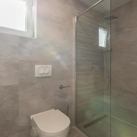 Hvar De Luxe 1 *