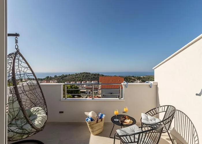 Hvar De Luxe 1 *