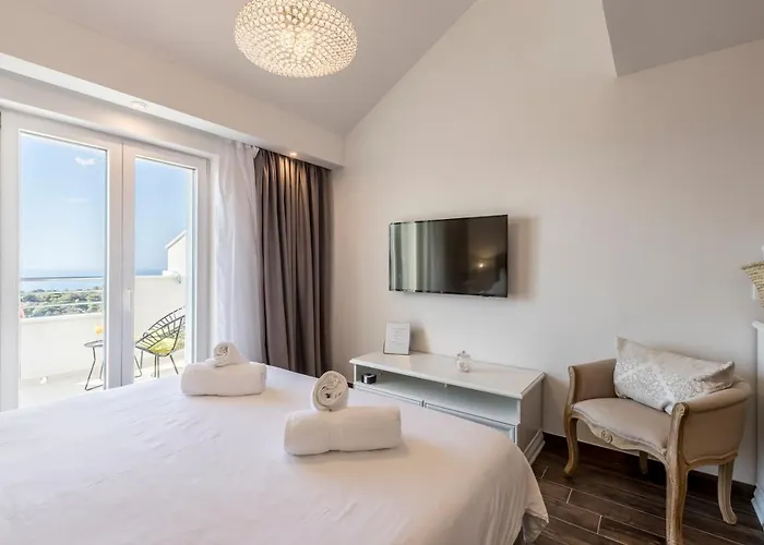 Hvar De Luxe 1