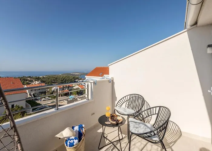 Hvar De Luxe 1 *