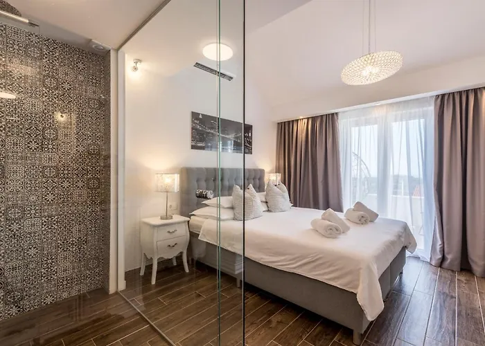 Hvar De Luxe 1