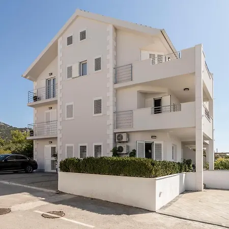 Hvar De Luxe 1