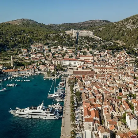 Hvar De Luxe 1 Хвар