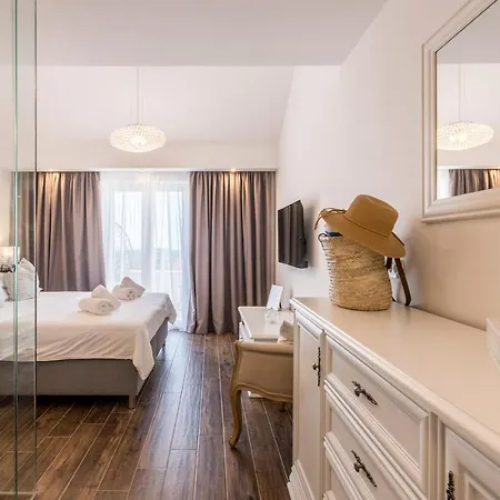 Hvar De Luxe 1 *